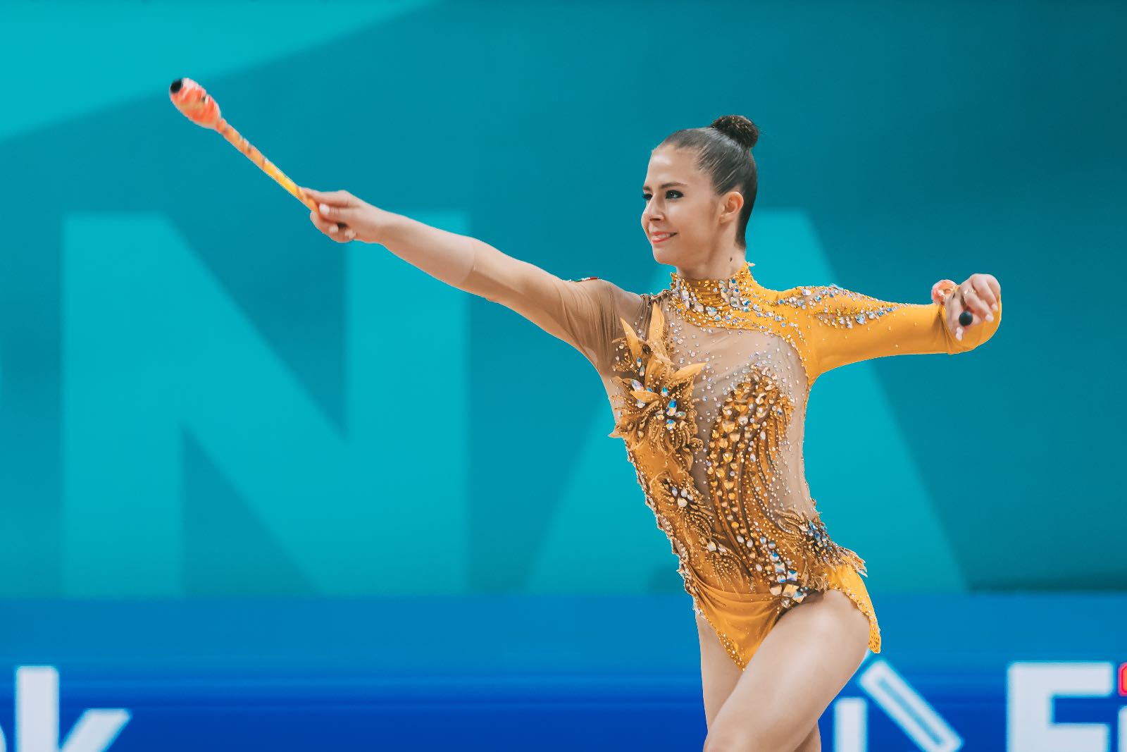 Fanni Pigniczki performs with clubs at European Championships in Rhythmic Gymnastics 2026