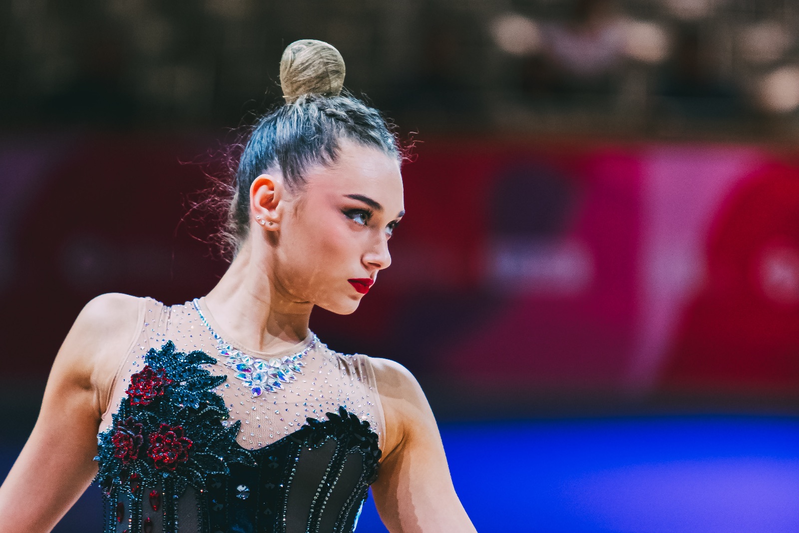 Liliana Lewinska performs with hoop at World Championships in Rhythmic Gymnastics 2026