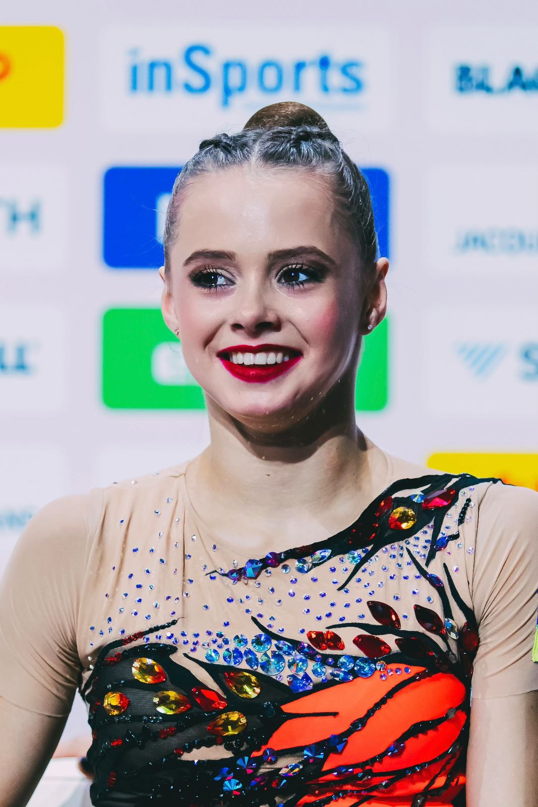Taisiia Onofriichuk performs with clubs at World Championships in Rhythmic Gymnastics 2026